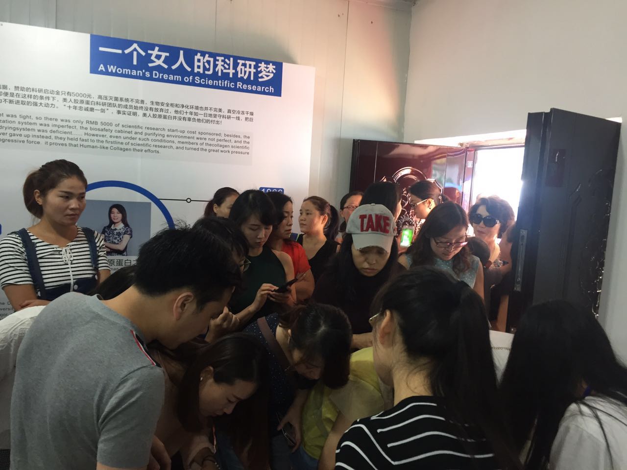 创客云商昨日招商会火爆开启，西安偌大的会场座无虚席，要求加盟的人络绎不绝，而外地的招商会也是精彩绝伦 ...